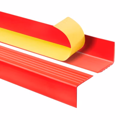 Nez de marche PVC 50×42 mm QUEST, profil autocollant antidérapant – 130 cm, rouge