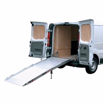 Rampe de chargement fixe – Longueur 1800mm / Largeur 1230mm – Charge max 450kg – Hauteur à franchir de 430mm – Vendue à l&rsquo;unité –