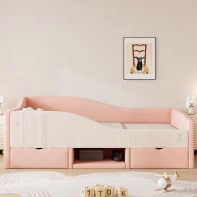 Lit 90×190 cm tapissé en velours rose et crème avec barrières de sécurité et rangements intégrés (2 tiroirs)