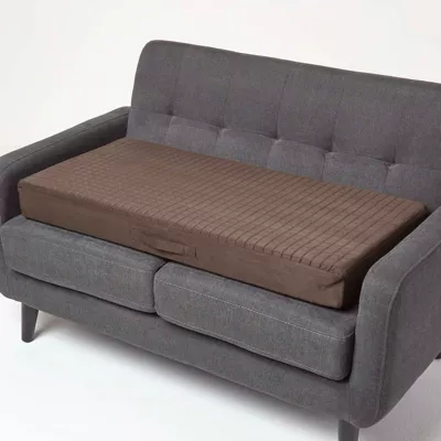 Coussin d&rsquo;assise déhoussable pour canapé 2 places en suédine, chocolat – HOMESCAPES
