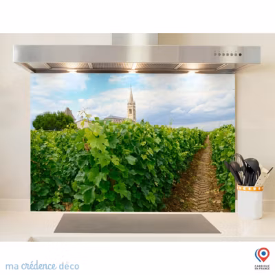 Crédence cuisine fond de hotte Vignoble et église – Verre trempé – L 70 cm x H 60 cm – MaCrédenceDéco