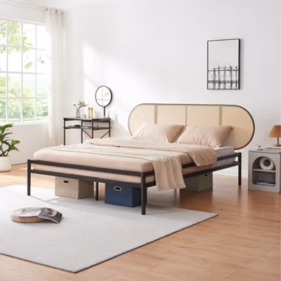 Lit en métal Linköping avec tête de lit ovale 160 x 200 cm noir / effet rotin en.casa