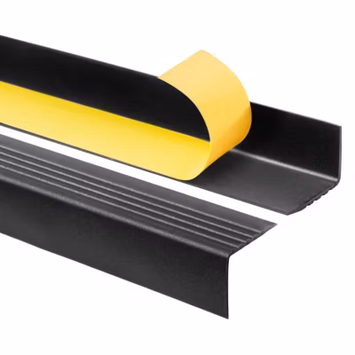 Nez de marche PVC 50×42 mm QUEST, profil autocollant antidérapant – 90 cm, noir-argent