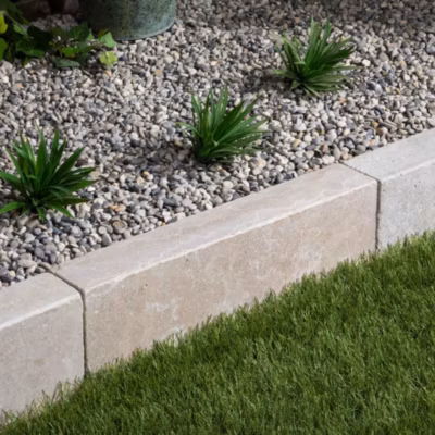 Bordure de jardin Pierre d&rsquo;Egypte Beige 50x15x8 cm (lot de 40 bordures soit 20 mètres) – RO&rsquo;MA NATURE