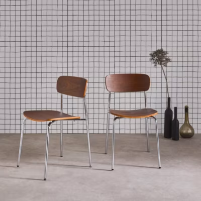 Lot de 2 chaises vintage contreplaqué avec placage bois effet noyer et pieds métal chromé L 43.5 x P 51 x H 77cm – Toby